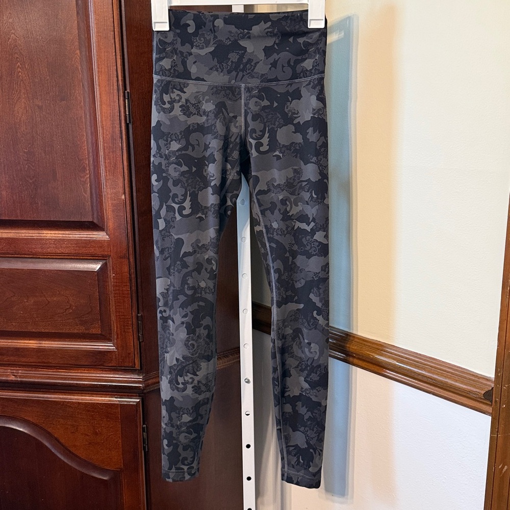 Lululemon Wunder Train High-Rise Tight 28" Sz 6 Hidden Heritage Lace Black Grey